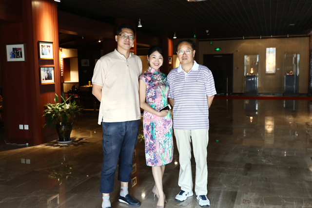 走进陶瓷文化认识别样兰韵作家余惕君一行到博能61兰韵文化艺术中心